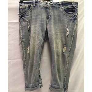 Wallflower distressed capris